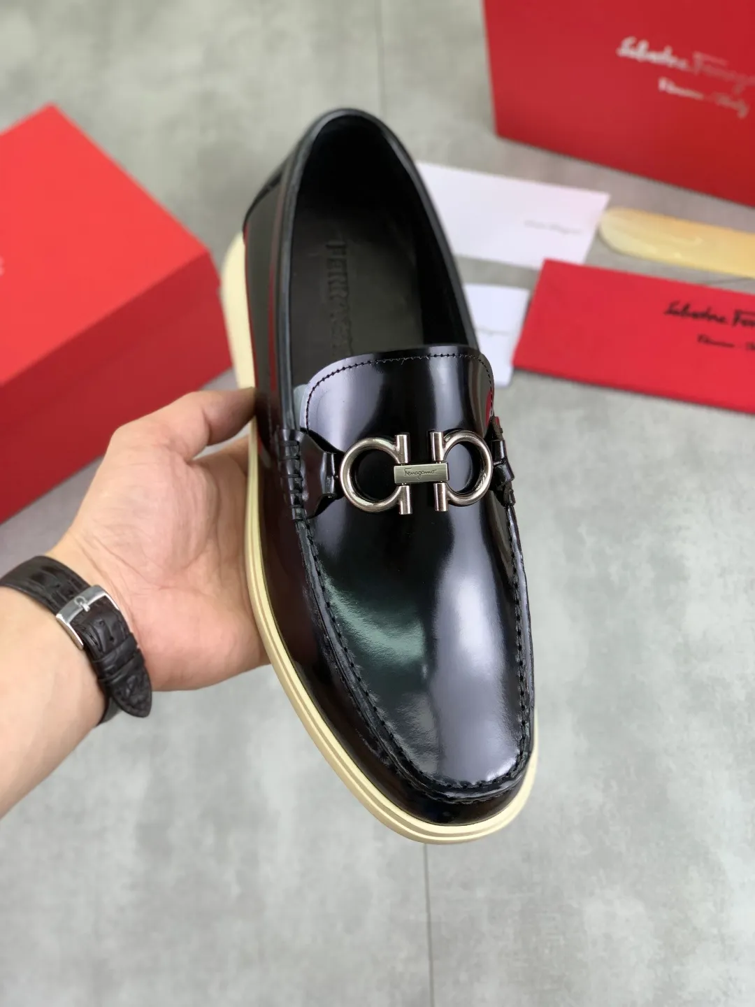 Men's Men's Shoes 💰P580💰[New Style] Water-dyed Niuli 🆘[Salvatore Ferragamo] Ferragamo's latest casual business leather shoes for men! Listed simultaneously! The fabric is made of specially imported original open-edge beaded calfskin, and the interior is made of imported water-dyed cowhide. It is absolutely luxurious and leads the fashion trend. Matching code: 38-44 (45 and 46 can be customized) Black, brown and burgundy colors available